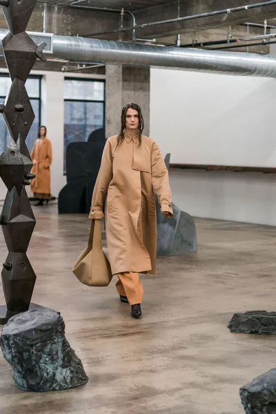 Look 12